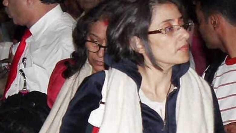 Manisha Koirala overwhelmed to see Rituparna Sengupta