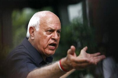 Farooq  Abdullah Pledges Support to Hurriyat For 'Azaadi'