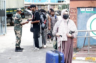 Bangladeshi Border Guards Detain Ex-Supreme Court Judge Near Border with India