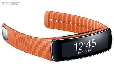 Gear Fit: Samsung launches fitness gadget with curved screen