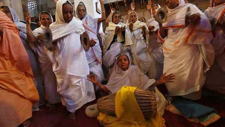 Vrindavan widows to play Holi with colours and gulal