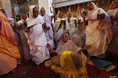 Vrindavan widows to play Holi with colours and gulal