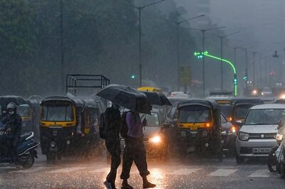 Rain, Strong Winds Bring Mercury Down in Delhi, Other Parts of India; No Heatwave for Next 5 Days