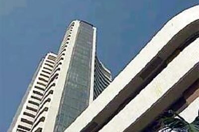 Mkts close with sharp cut, Sensex down 400 pts