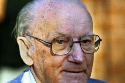 Bradman's 452-run bat to go under the hammer