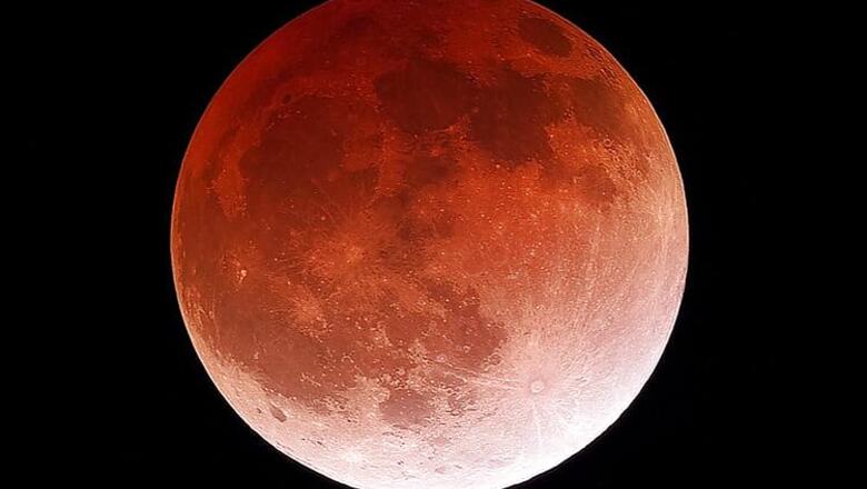 Red Planet and 'Blood Moon' Pair Up to Dazzle Skygazers
