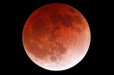 Red Planet and 'Blood Moon' Pair Up to Dazzle Skygazers