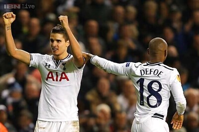 Lamela steers Tottenham through in Europa League