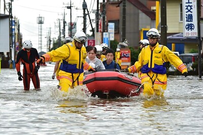 Tropical Storm Hits Japan's Northeast, Hitting Transport
