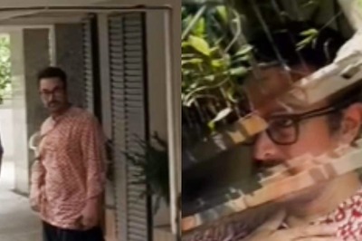 Emotional Aamir Khan Visits Ex Wife Reena Dutta After Her Father's Death, Offers Condolences | Video