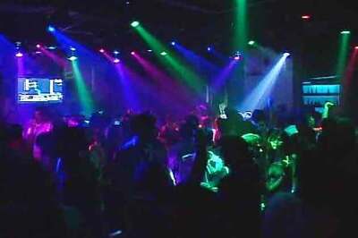 Close discotheques by 1 am in Delhi: Government panel