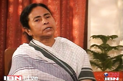 Mamata bans English dailies from Bengal libraries