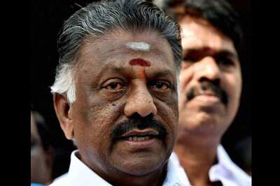 Asked Apollo to Airlift Jayalalithaa to US, But They Assured Amma Will be Fine, Claims Panneerselvam