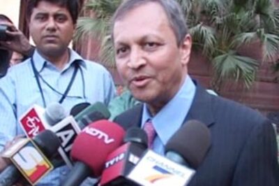 PM puts trust in Sen, asks him to stay in US