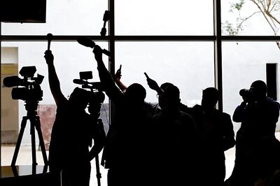 “Today You Are Beautiful,” Tamil Nadu Minister Makes Sexist Remark on Woman Scribe, Later Regrets it