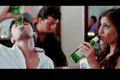 MNS stops Wake Up Sid screening over 'Mumbai' dialogue