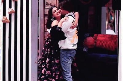 Himanshi Khurana Flaunts Huge Diamond Ring; Fans Wonder If Asim Riaz Popped The Question Already