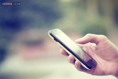 Indians check smartphones on waking up, before sleeping: Study