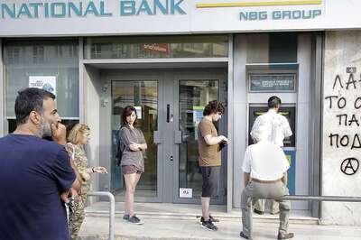 Young Greeks flee abroad as crisis deepens