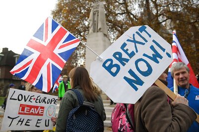 Amidst Brexit Chaos, UK Starts Issuing Passports Without 'European Union' on Cover