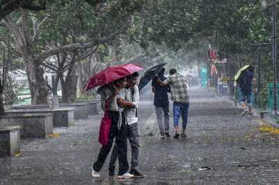 Heavy Rainfall Predicted in Kerala, Drizzles In Delhi, Mumbai; Bihar Faces Heatwave | IMD Forecast