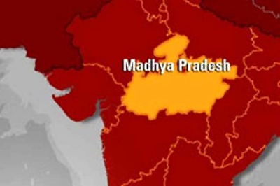 Madhya Pradesh: Woman beats up BJP leader with slipper