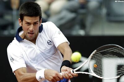 Djokovic powers into Wimbledon's last 16