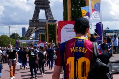 PSG Wait Impatiently For Lionel Messi as Barcelona Weeps