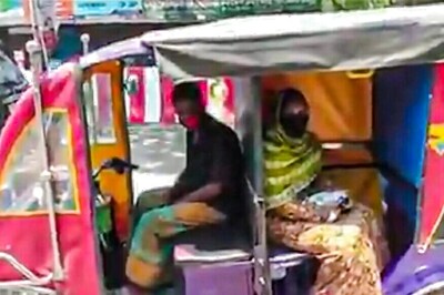 This E-Rickshaw Creatively Solves Social Distancing Problem, Anand Mahindra Approves: Watch Video