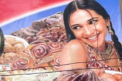 'Bizarre' Says Tara Sharma As Bakery In Sri Lanka Uses Old Picture Of Actress, See Pic