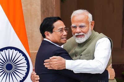 PM Modi Extends Warm Welcome To Vietnamese Counterpart Pham Minh Chinh | Watch