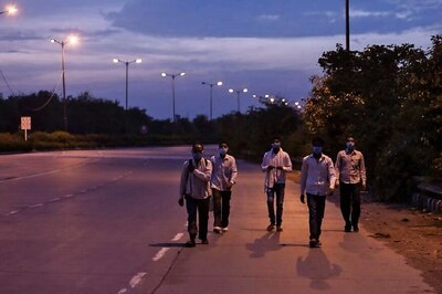 Walking Back Home, Migrant Workers Create Ruckus on Being Stopped in UP's Amroha