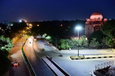 Metro Suspended, Curbs on Weddings: Delhi Govt Extends Lockdown Till May 17