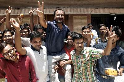 Super 30 Mentor Lied About 26 Students Clearing IIT-JEE, Only 3 Qualified, Claim Former Students