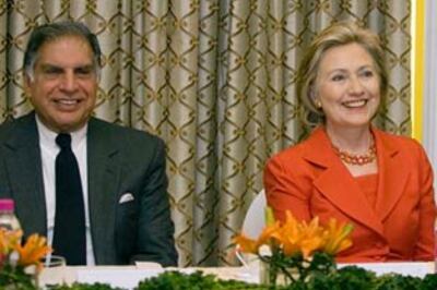 Hillary meets heroes of Taj, salutes their bravery