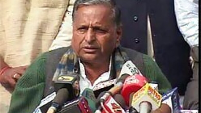 Mulayam surrenders govt bungalow