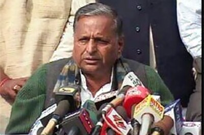 Mulayam surrenders govt bungalow