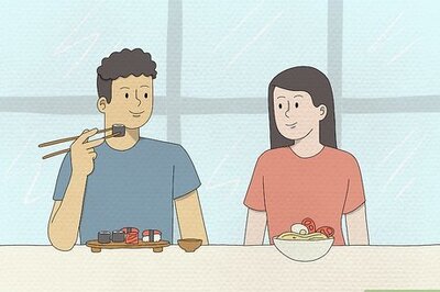 How to Act Around a Guy You Think Likes You