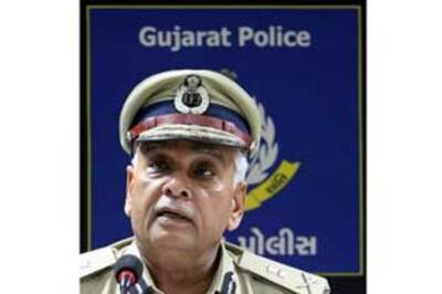 2002 Guj riots: DGP Pandey removed from his post