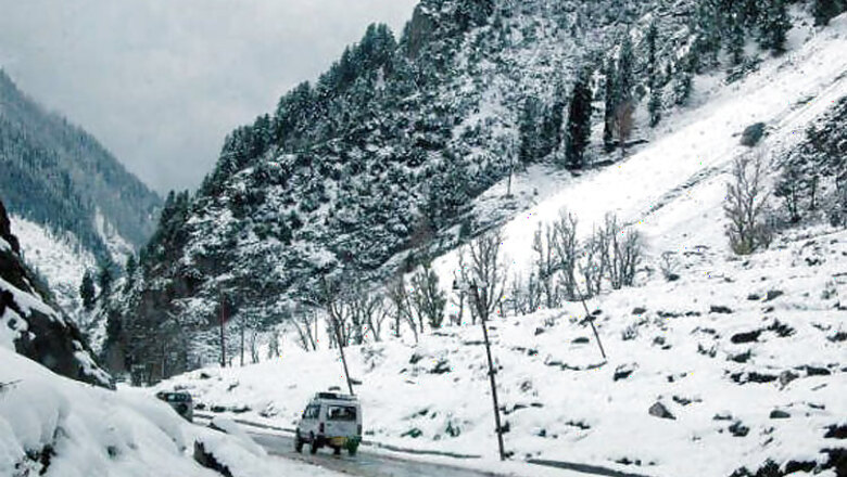 Mercury settles at sub-zero temp in Kashmir; Leh coldest
