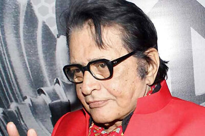Manoj Kumar gets discharged from hospital after undergoing treatment for back problem