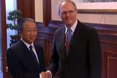 N Korea nuclear envoys struggle on deal