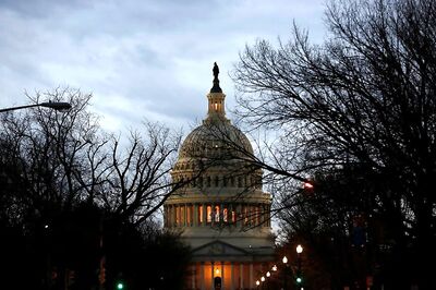 US Govt to Remain Closed on Monday as Senate Still Short of Deal