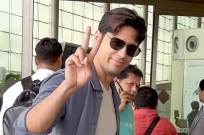 'Dilli Ka Launda' Sidharth Malhotra Shows Victory Sign, Travels Home To Cast Vote In Lok Sabha Polls