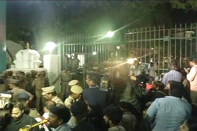 Jayalalithaa Passed Away at 11:30pm, Announces Apollo Hospitals