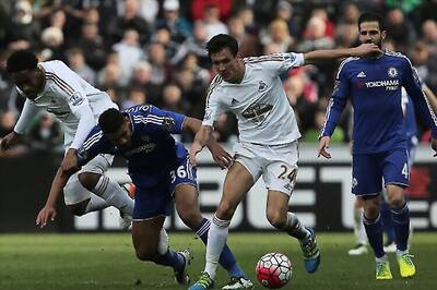 Swansea end Chelsea's unbeaten EPL run; Southampton beat Newcastle