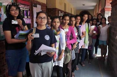 DUSU polls: Sunny day but similar manifestos keep voters away