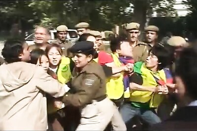 Tibetans try to storm hotel hosting Hu Jintao