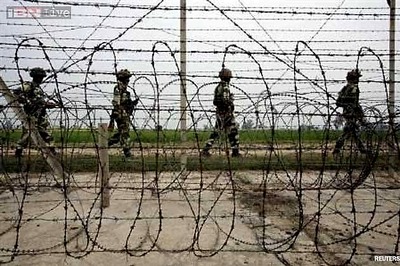 India must act responsibly along the LoC: Pakistan Defence Minister