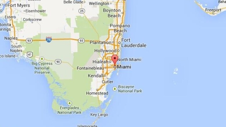 Plane crash-lands on US beach, kills man
